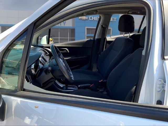 Certified 2022 Chevrolet Trax LS w/ Tint and Cruise Package FWD image 23