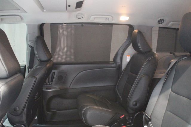 Used 2020 Toyota Sienna SE Premium w/ Nightshade Edition FWD image 28