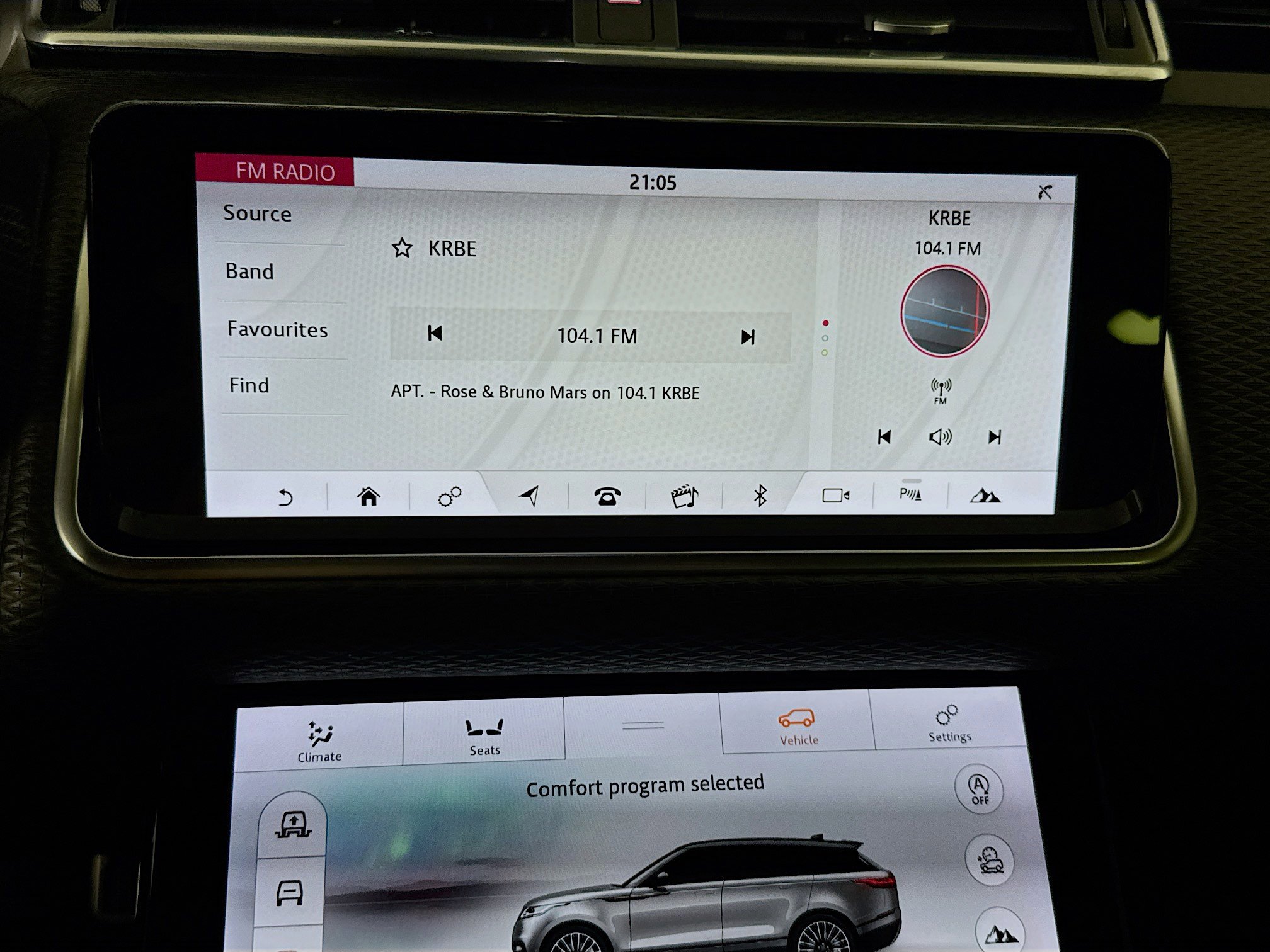 Used 2018 Land Rover Range Rover Velar R-Dynamic SE image 17