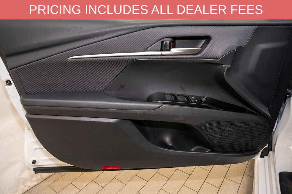 Used 2025 Toyota Camry SE FWD image 11