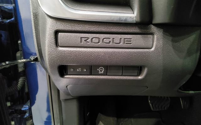 Used 2023 Nissan Rogue S image 21