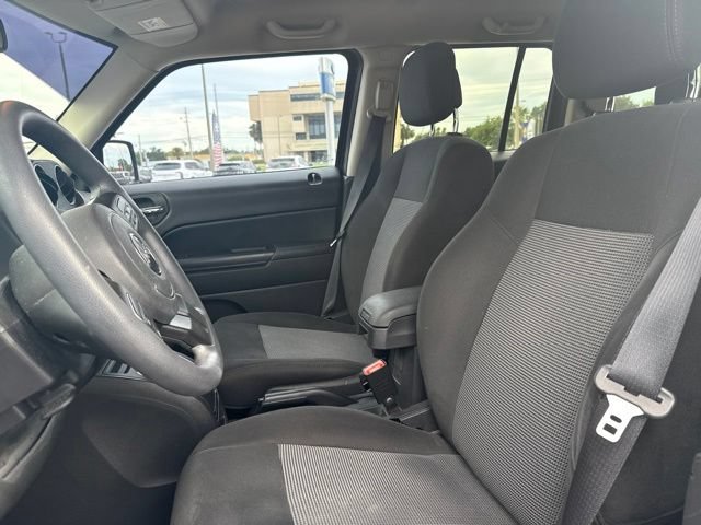 Used 2016 Jeep Patriot Sport w/ Power Value Group FWD image 8