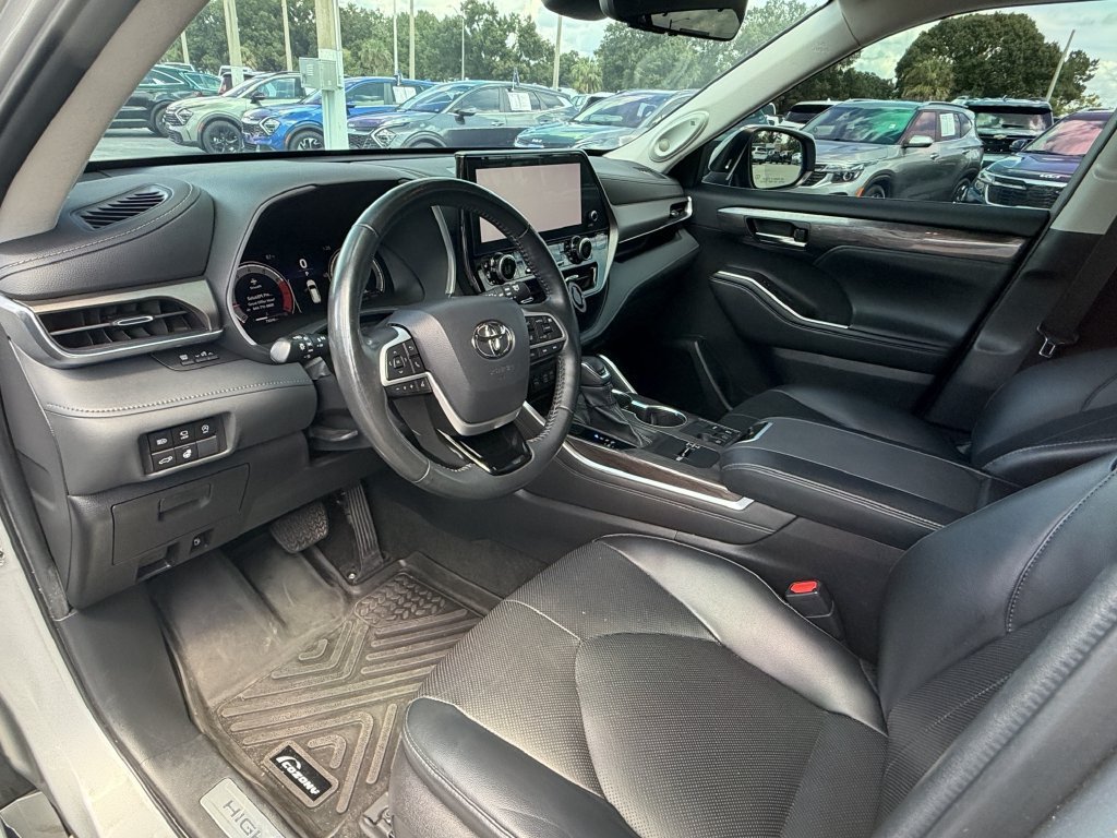 Used 2023 Toyota Highlander Limited FWD image 22