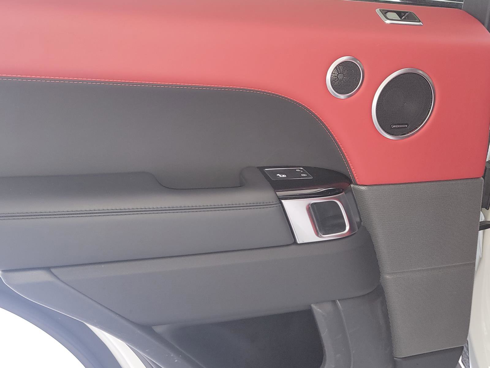 Used 2019 Land Rover Range Rover Sport HST image 10