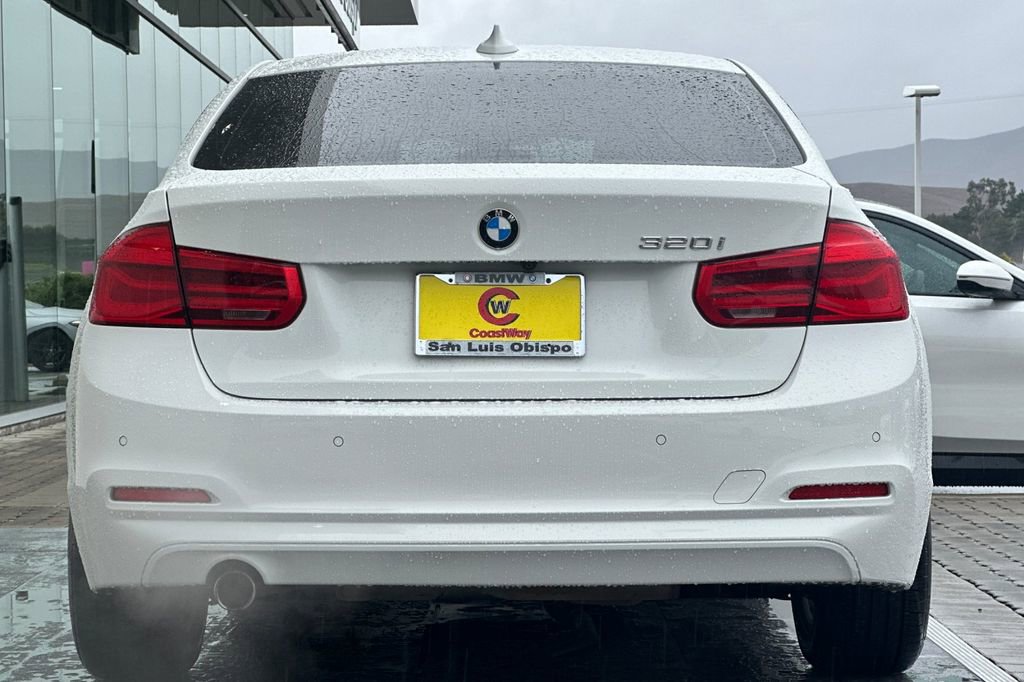 Used 2017 BMW 320i Sedan image 4