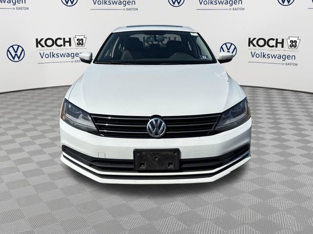 Used 2017 Volkswagen Jetta SE image 2