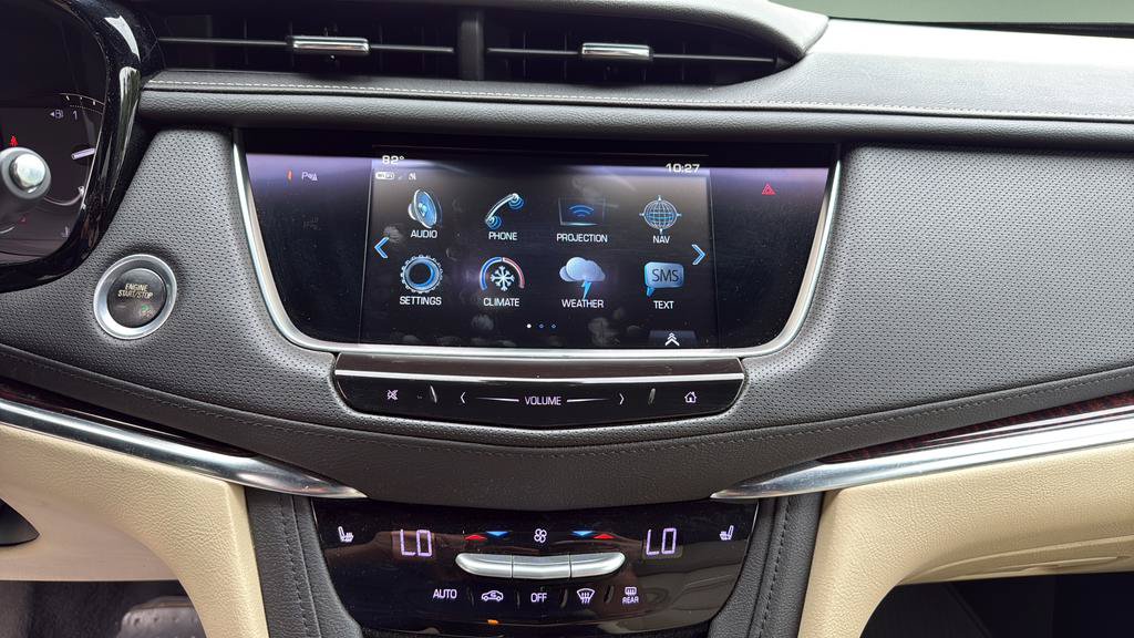 Used 2018 Cadillac XT5 Luxury w/ Driver Awareness Package AWD/4WD image 33