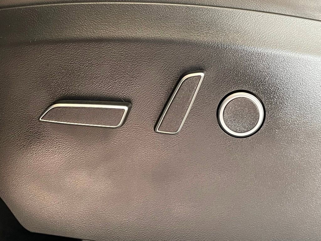 Used 2022 Tesla Model X Plaid image 15