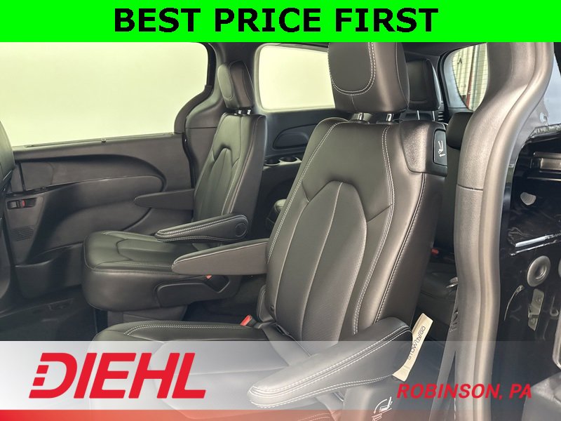 New 2026 Chrysler Pacifica Select image 20