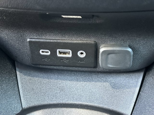 Used 2025 Chevrolet Malibu RS FWD image 27