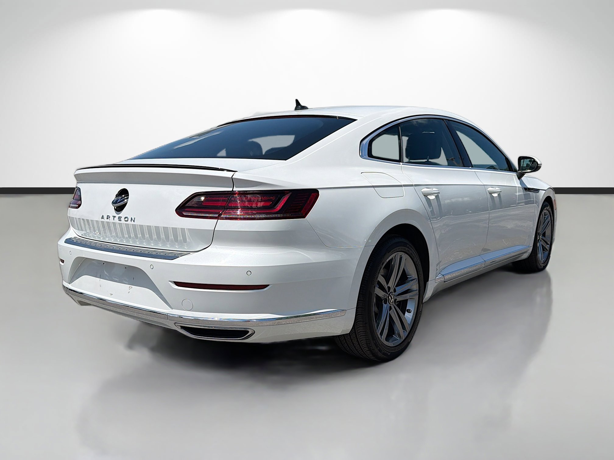 Used 2022 Volkswagen Arteon SE FWD image 3