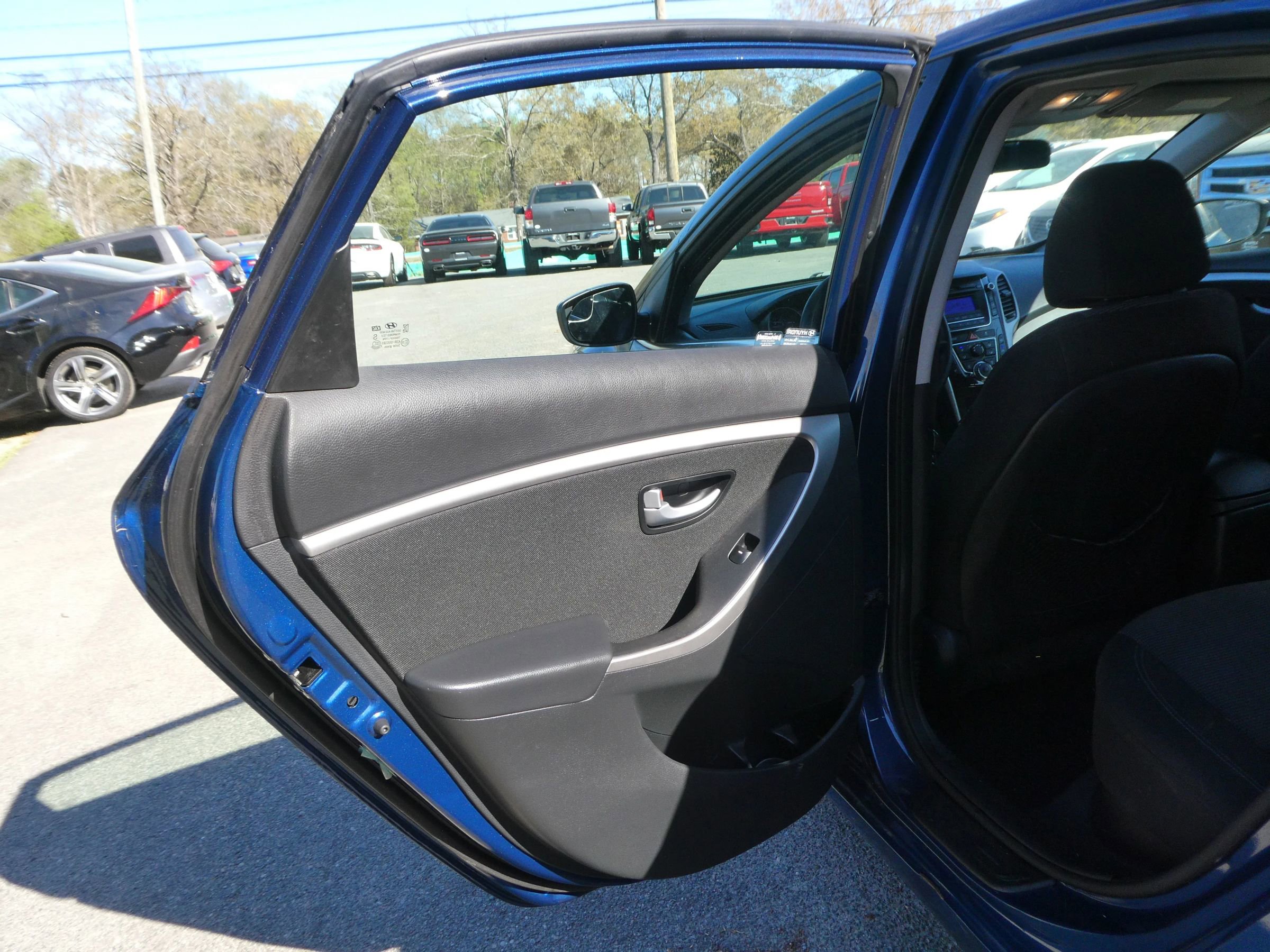 Used 2015 Hyundai Elantra GT image 24