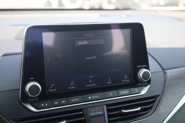 Used 2024 Nissan Altima 2.5 SV FWD image 14