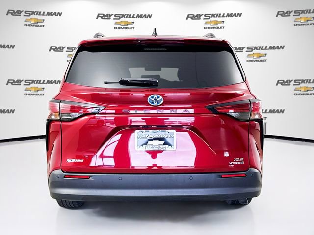 Used 2022 Toyota Sienna XLE image 6