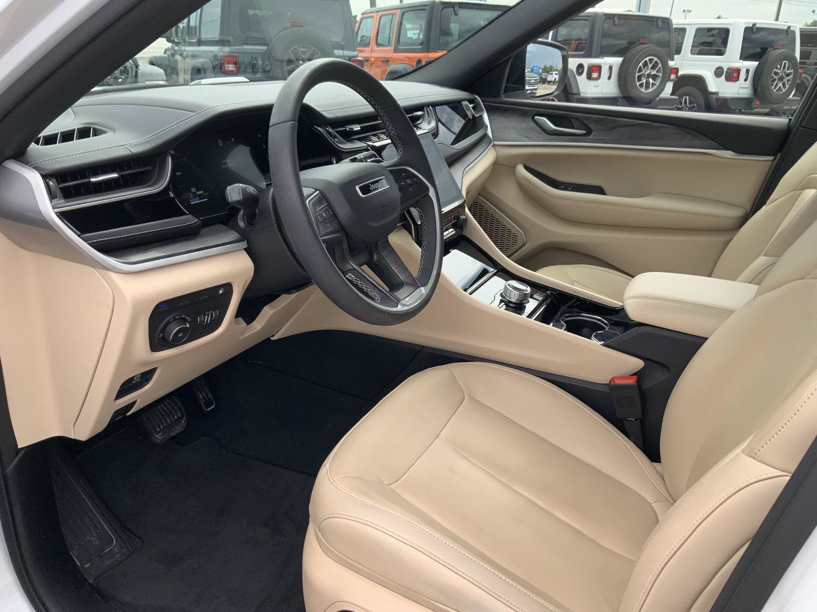 Used 2022 Jeep Grand Cherokee Limited 4xe AWD/4WD image 25