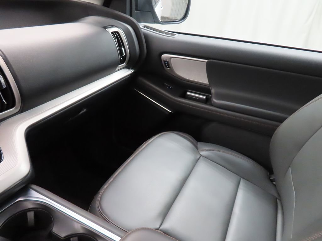 Used 2025 Ford Expedition Active AWD/4WD image 32