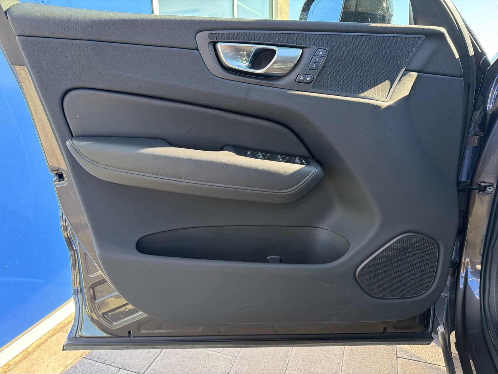 Used 2025 Volvo XC60 B5 Plus AWD/4WD image 18