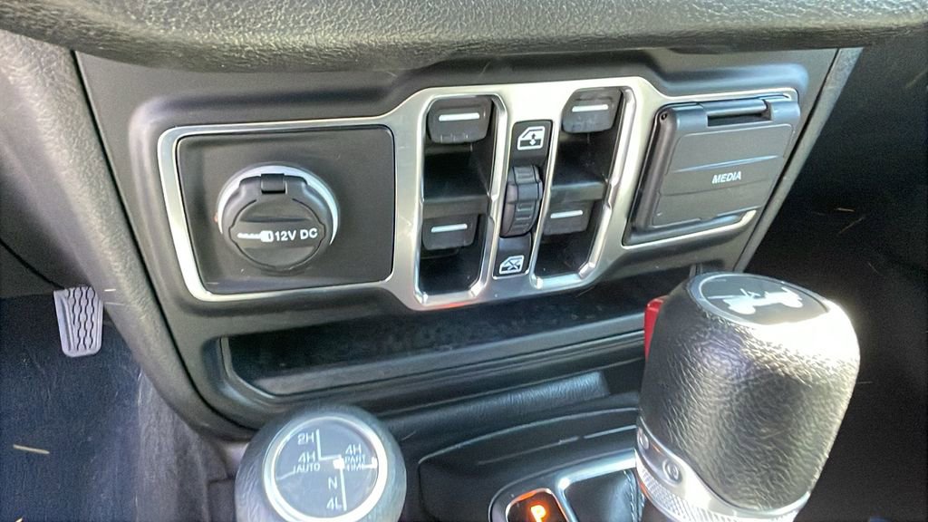 Used 2024 Jeep Wrangler Unlimited w/ Convenience Group image 18