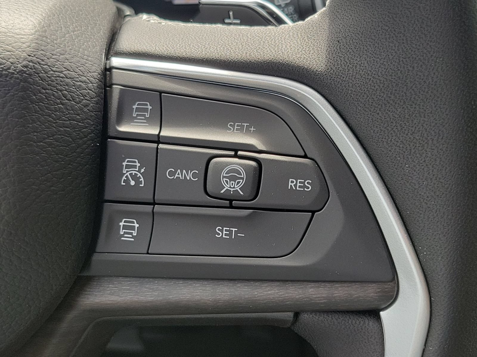 New 2027 Jeep Grand Cherokee Limited RWD image 15