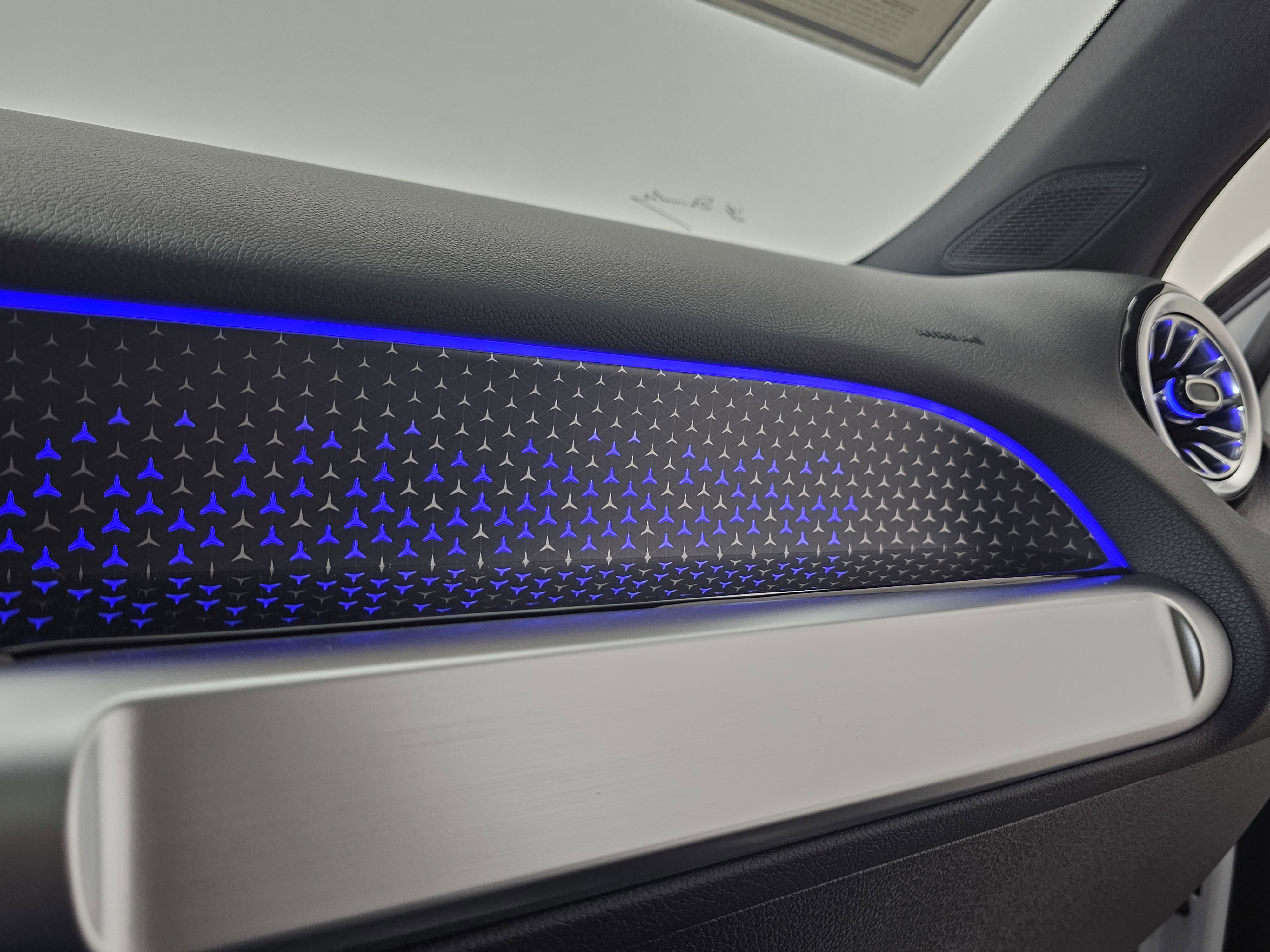 New 2026 Mercedes-Benz GLB 250 4MATIC image 16