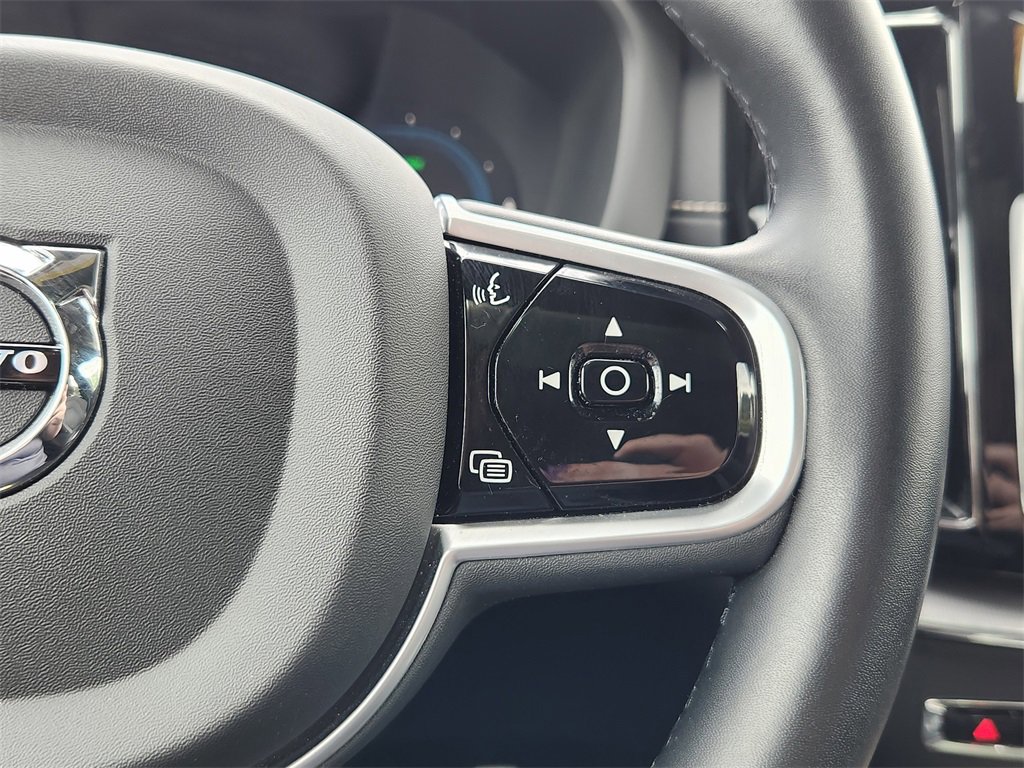 Used 2022 Volvo XC60 T8 R-Design w/ Advanced Package image 18