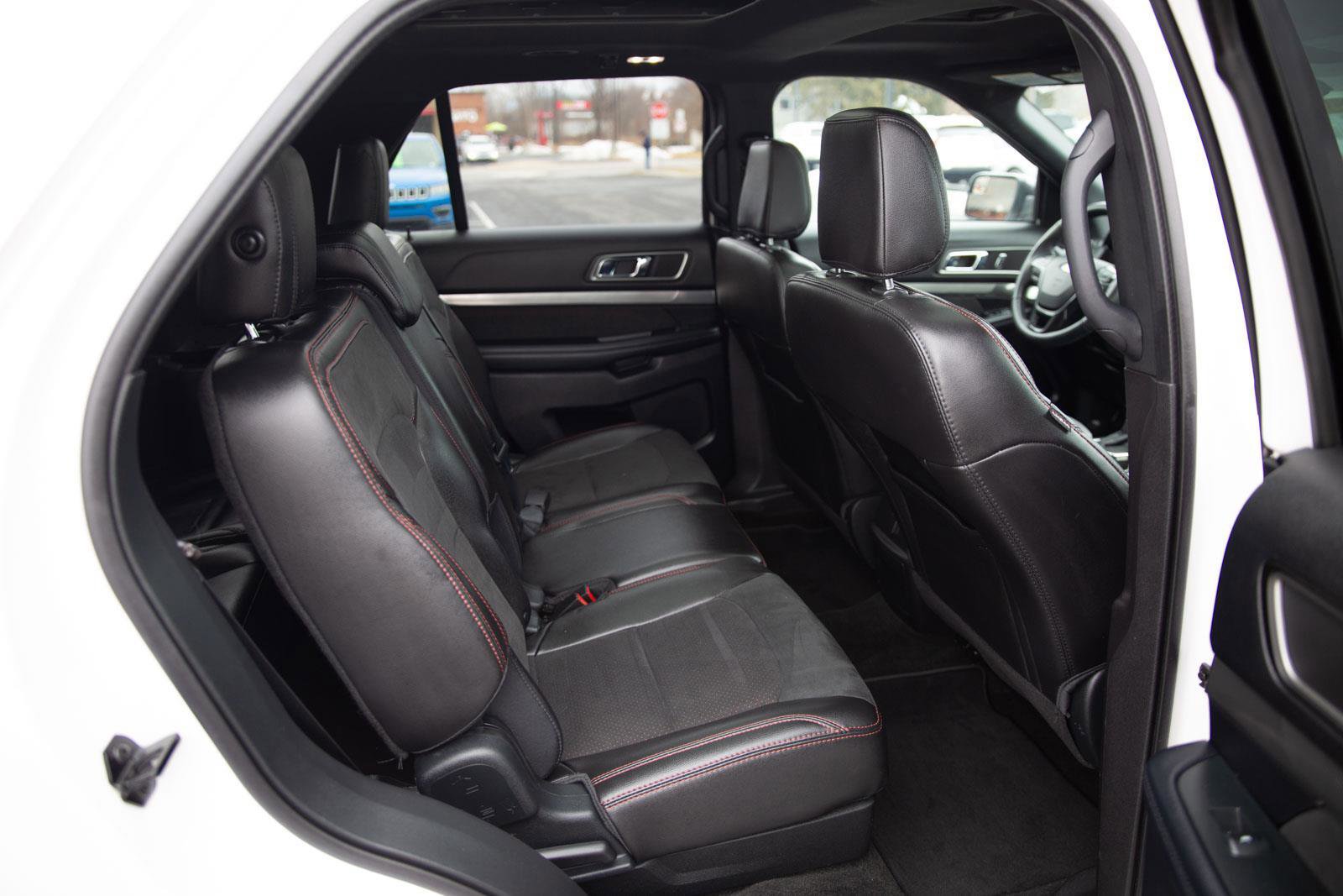 Used 2018 Ford Explorer XLT w/ Equipment Group 202A image 23