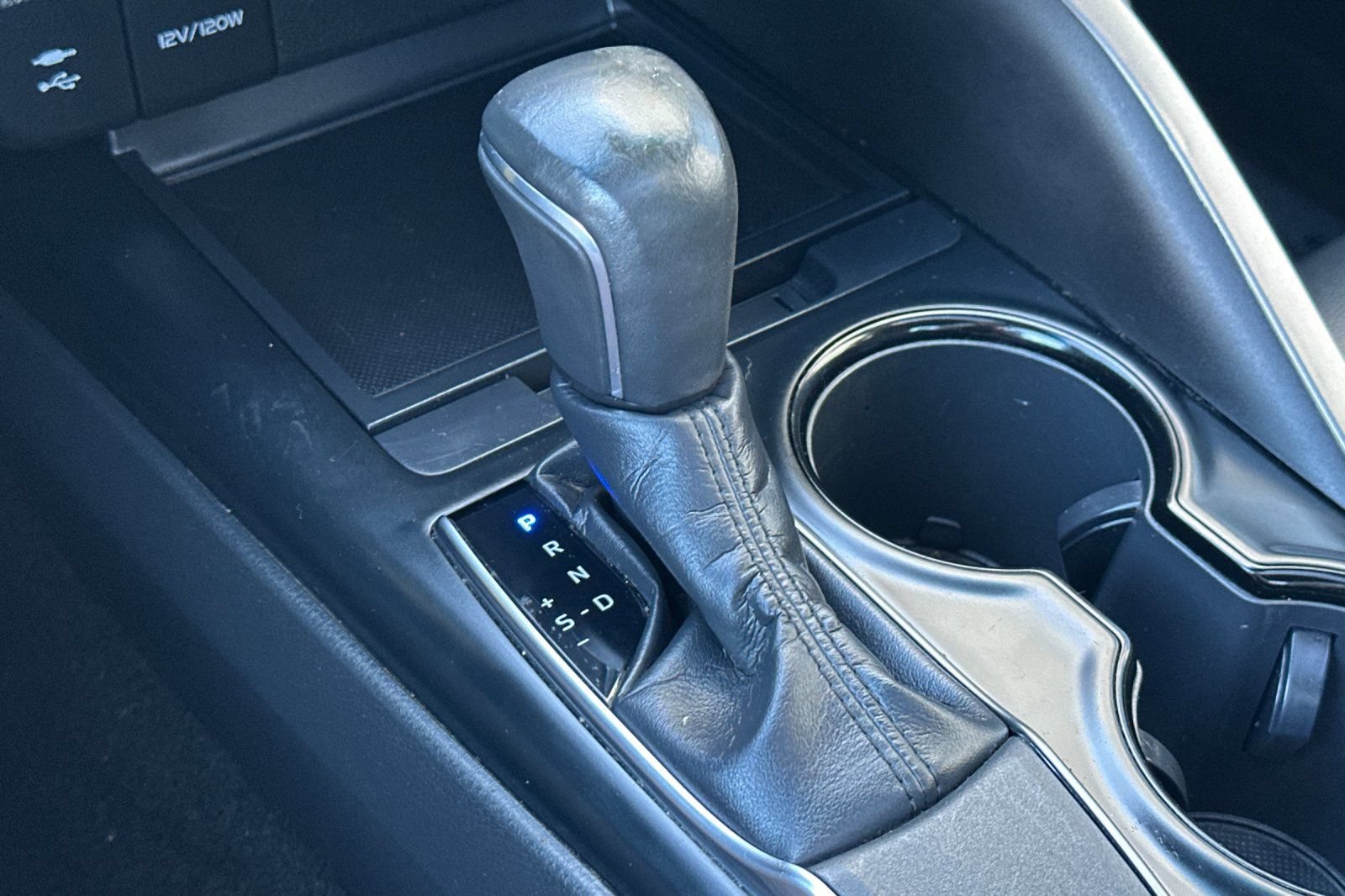 Used 2019 Toyota Camry SE FWD image 27