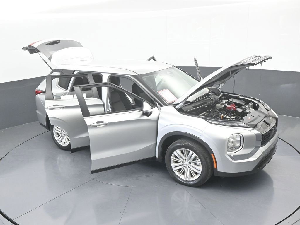Used 2024 Mitsubishi Outlander ES image 34