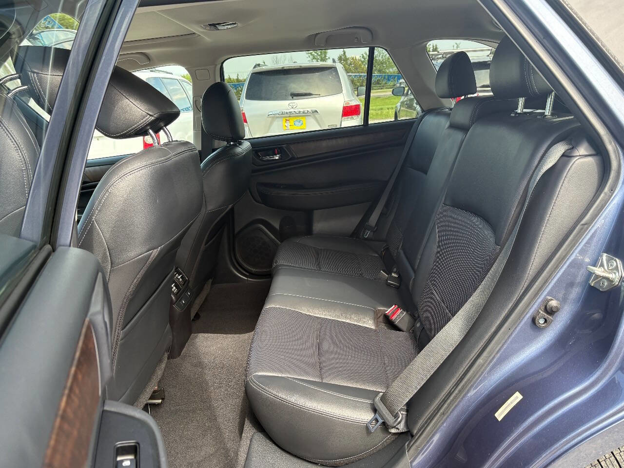 Used 2015 Subaru Outback 2.5i Limited AWD/4WD image 24