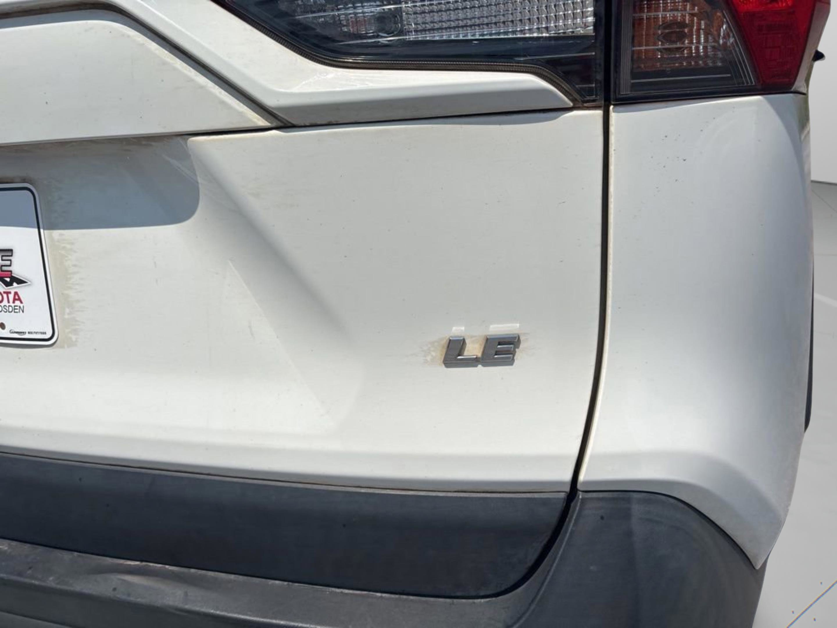 Used 2019 Toyota RAV4 LE FWD image 38