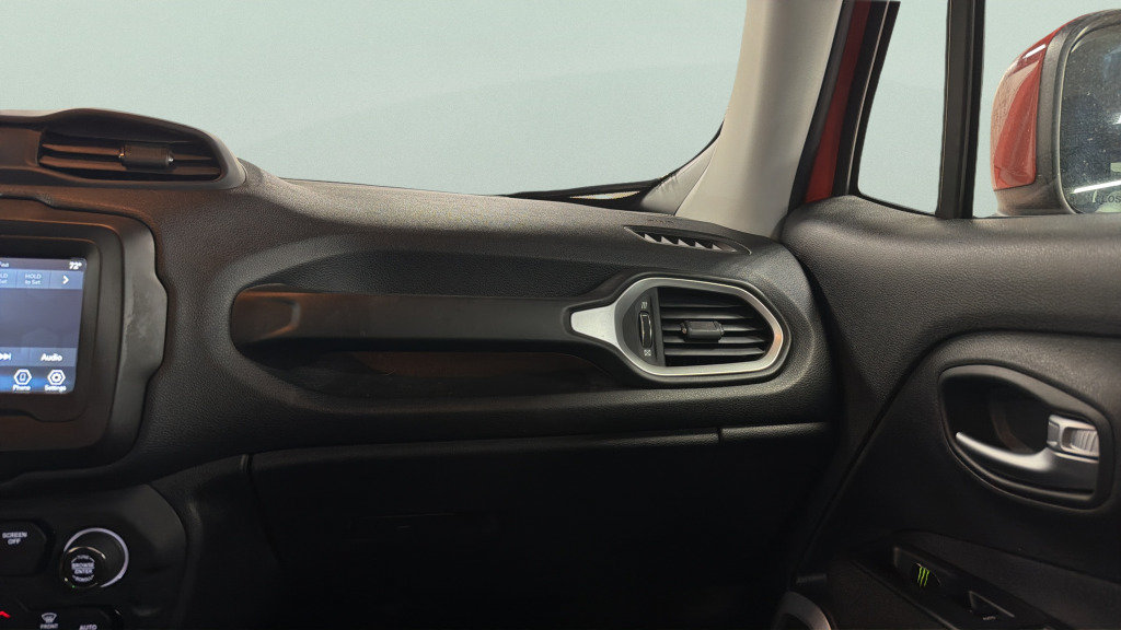 Used 2020 Jeep Renegade Latitude w/ Cold Weather Group FWD image 39