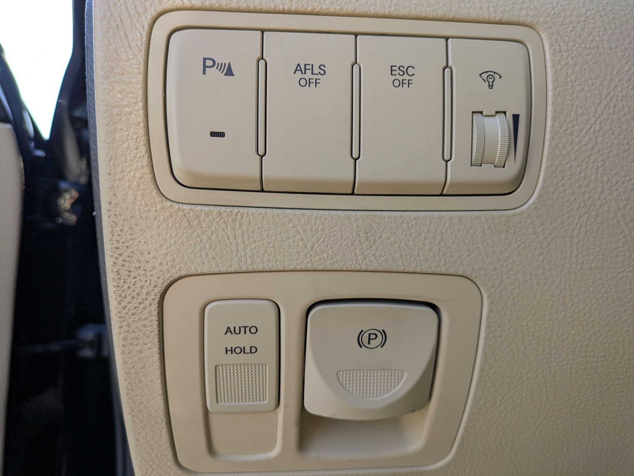 Used 2011 Hyundai Genesis 4.6 RWD image 25