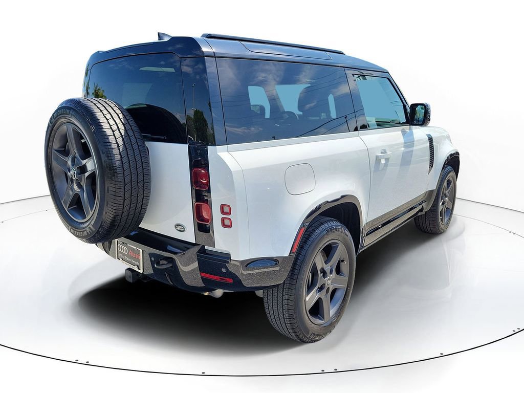 Used 2023 Land Rover Defender 90 X-Dynamic SE image 4