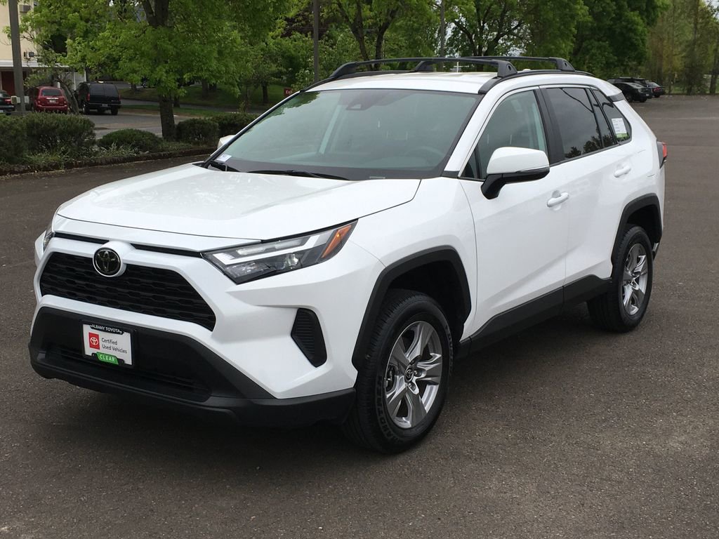 Used 2025 Toyota RAV4 XLE AWD/4WD image 11
