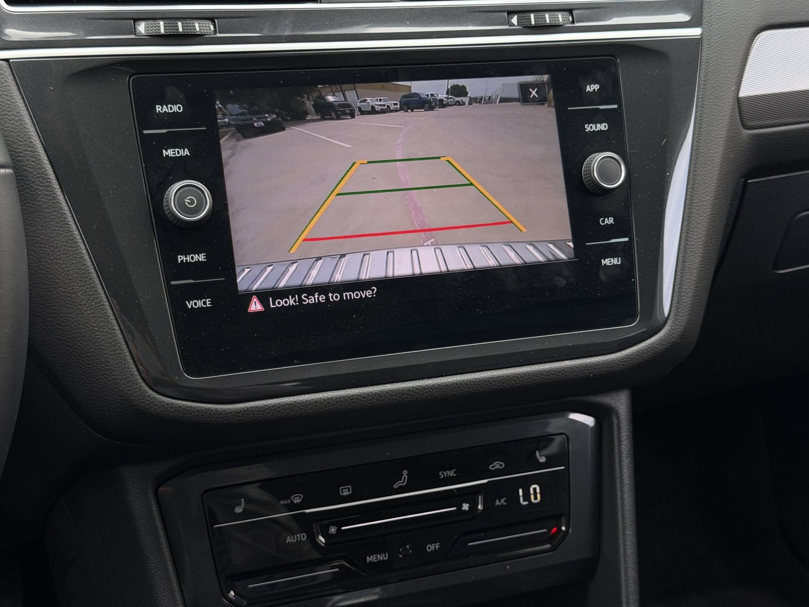 Used 2024 Volkswagen Tiguan SE FWD image 19