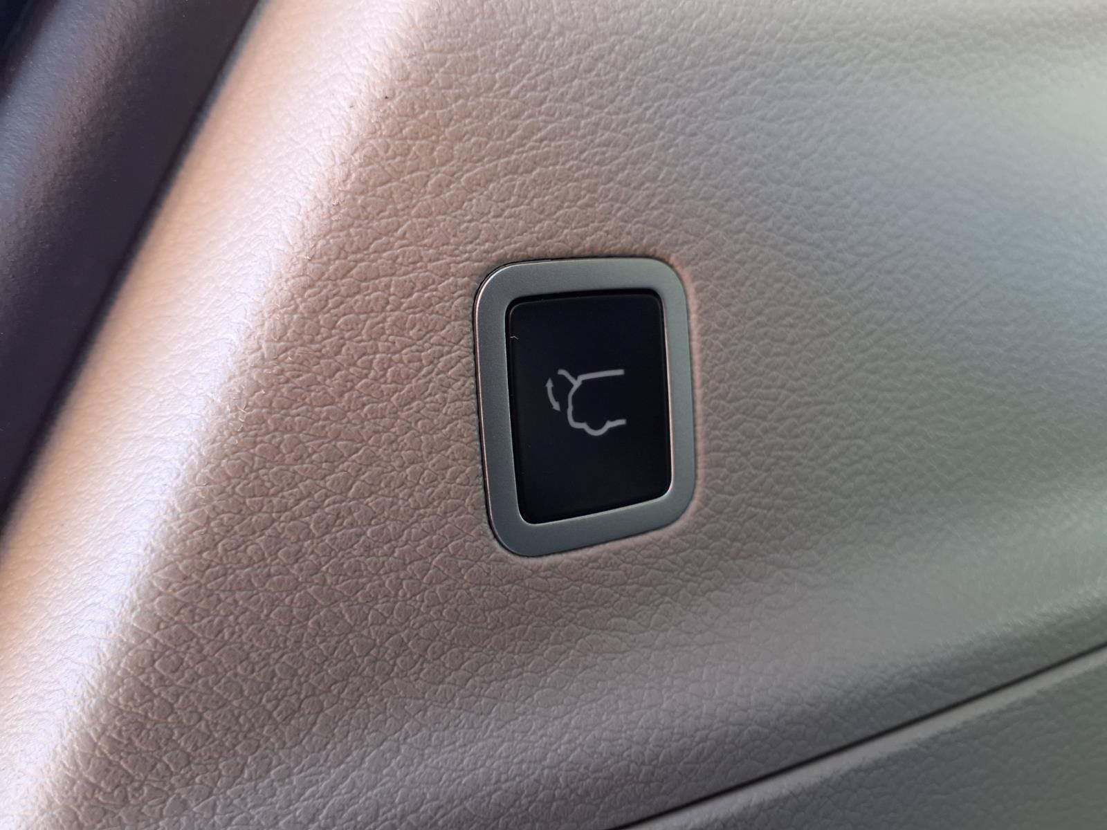 Used 2023 Chrysler Pacifica Touring-L FWD image 12