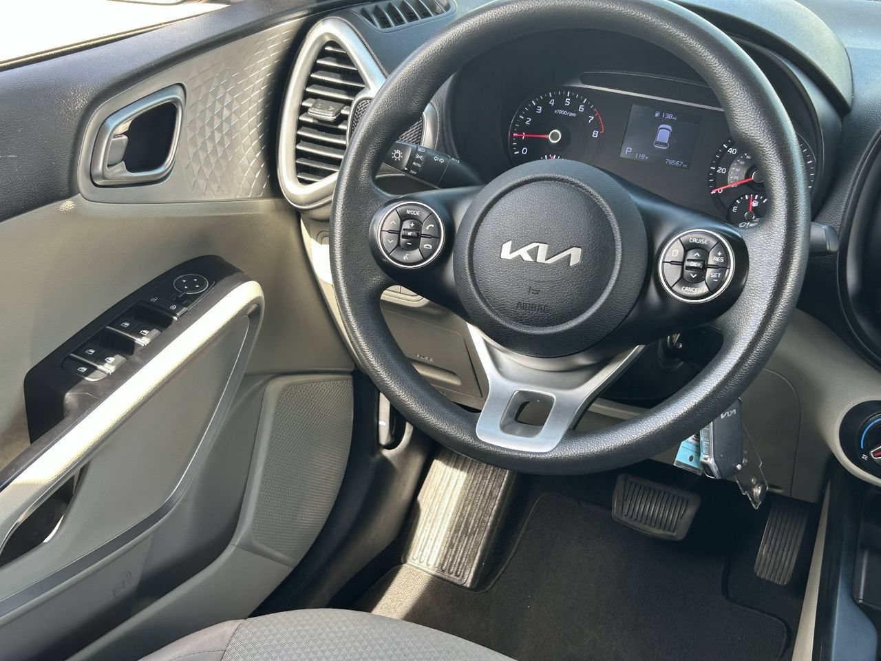 Used 2022 Kia Soul LX FWD image 16