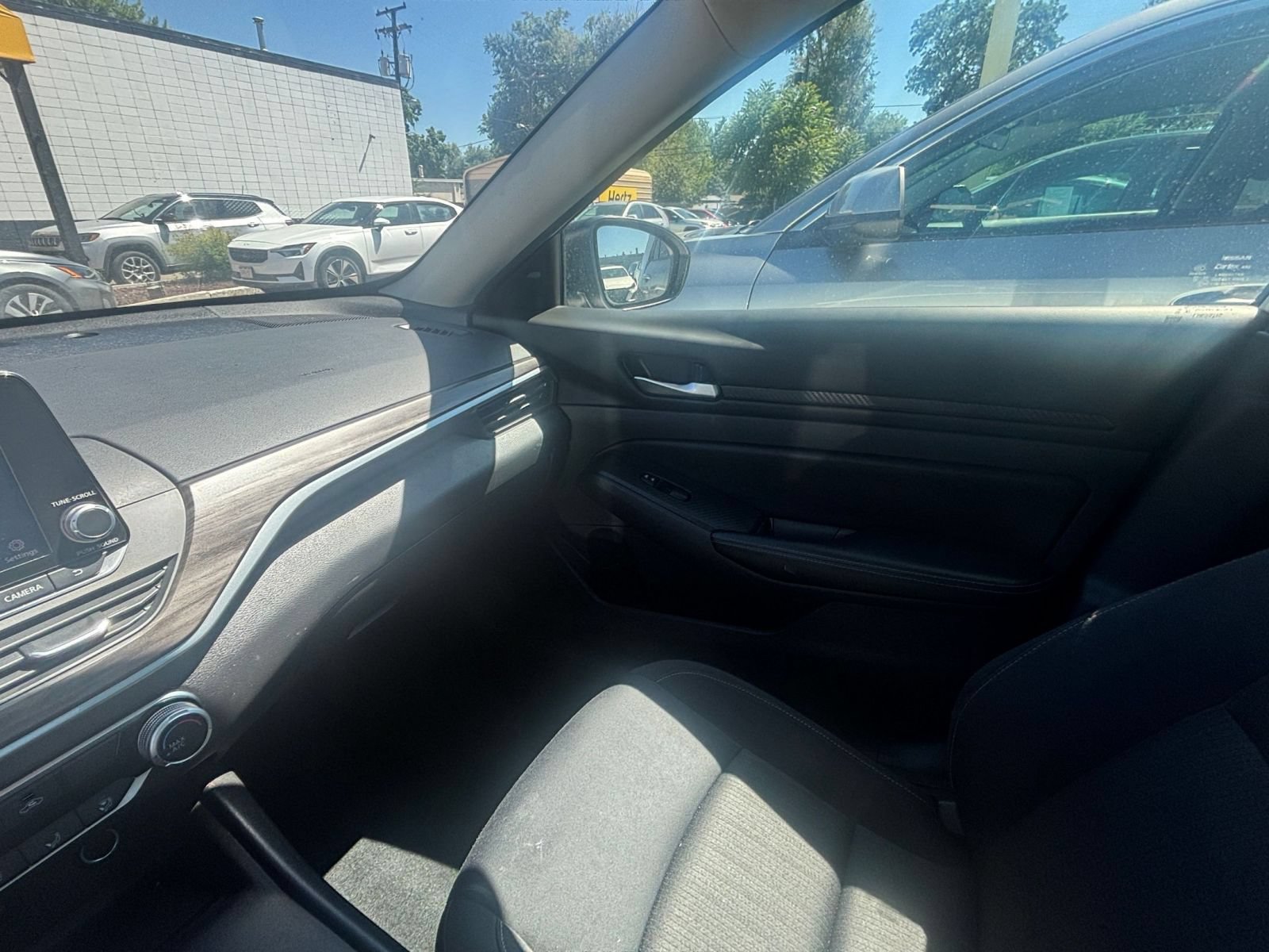 Used 2025 Nissan Altima 2.5 SV FWD image 33