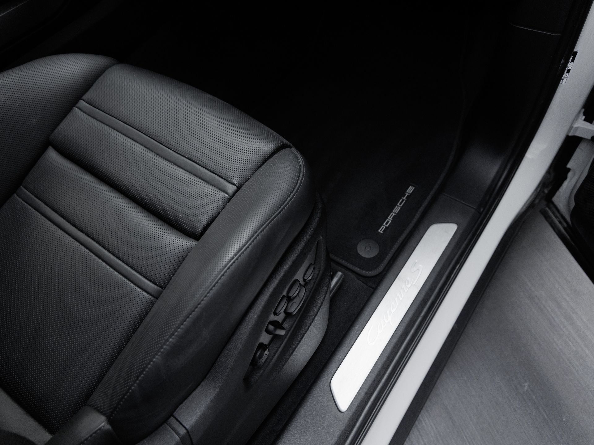 Certified 2023 Porsche Cayenne S AWD/4WD image 36