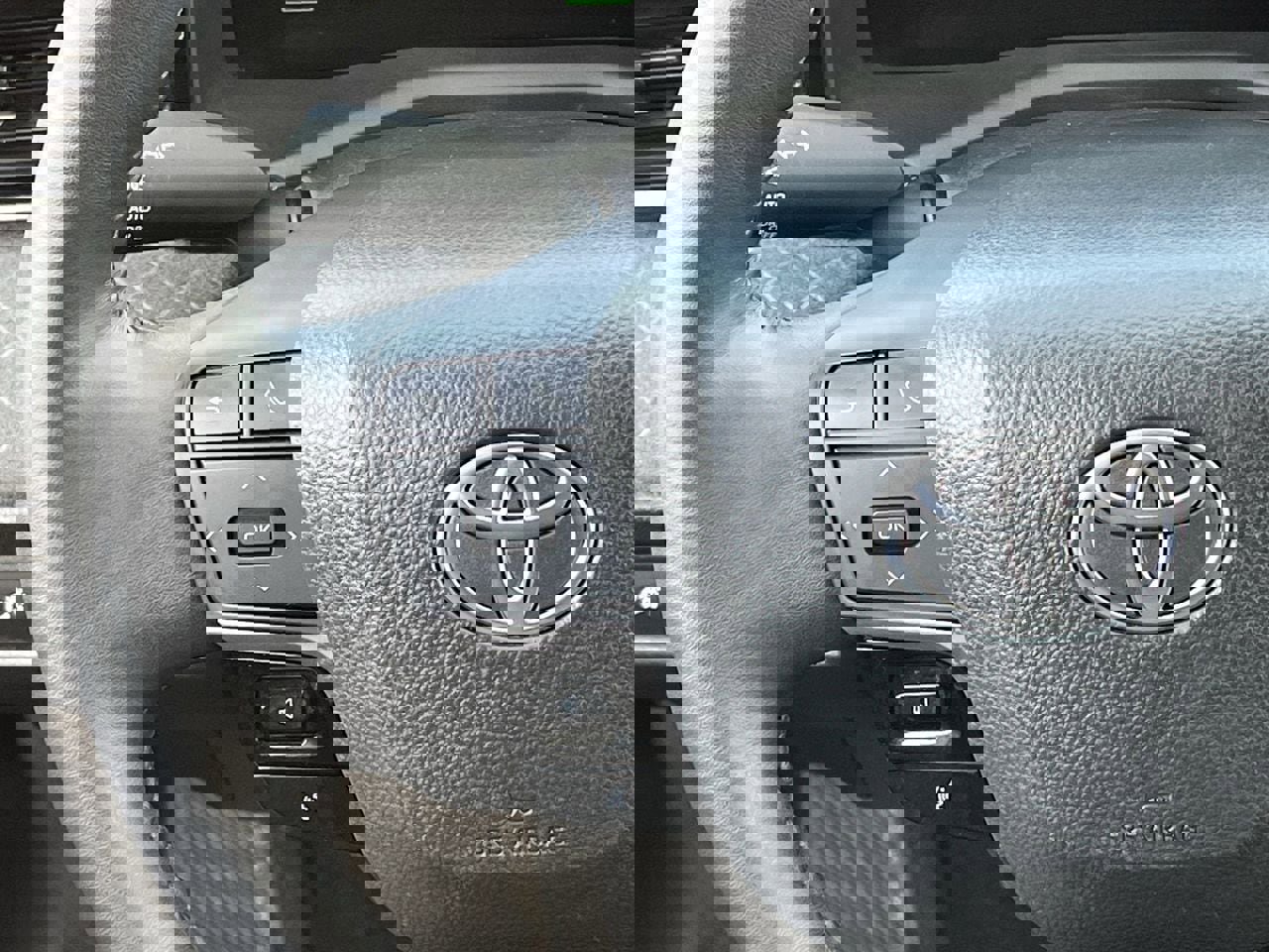 Used 2025 Toyota Camry XLE w/ Premium Package image 12