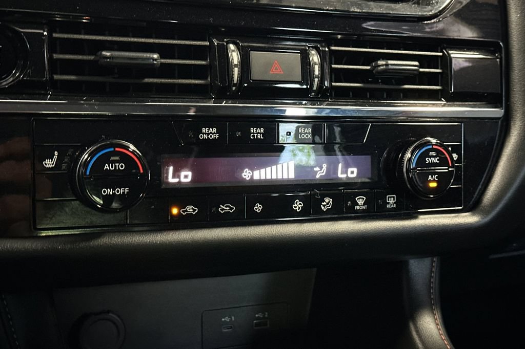 Used 2025 Nissan Pathfinder Rock Creek AWD/4WD image 21
