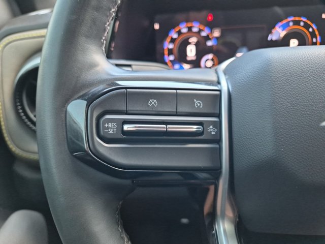 Used 2025 Chevrolet Colorado ZR2 w/ Technology Package AWD/4WD image 30