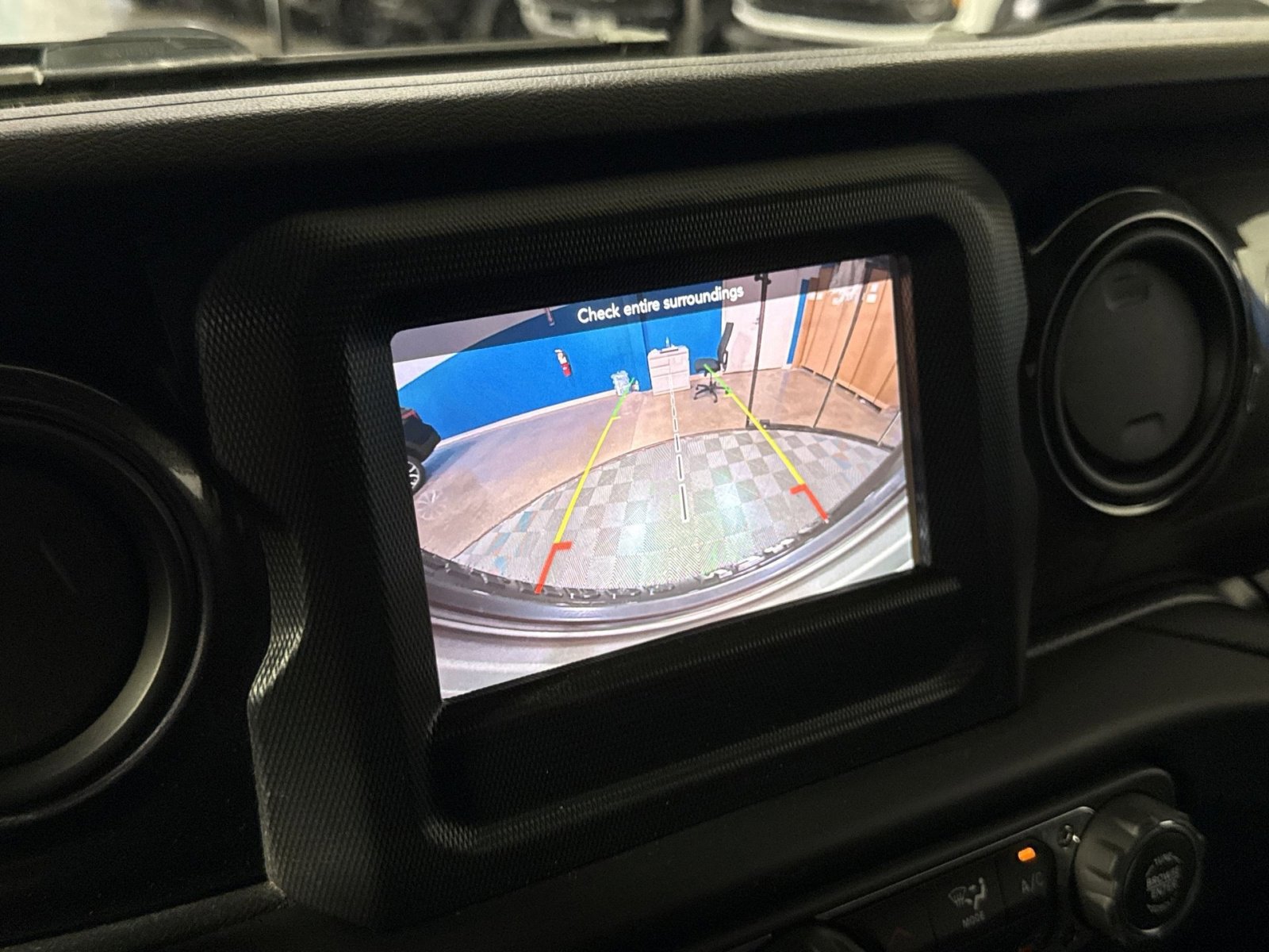 Used 2019 Jeep Wrangler Unlimited Sport image 24