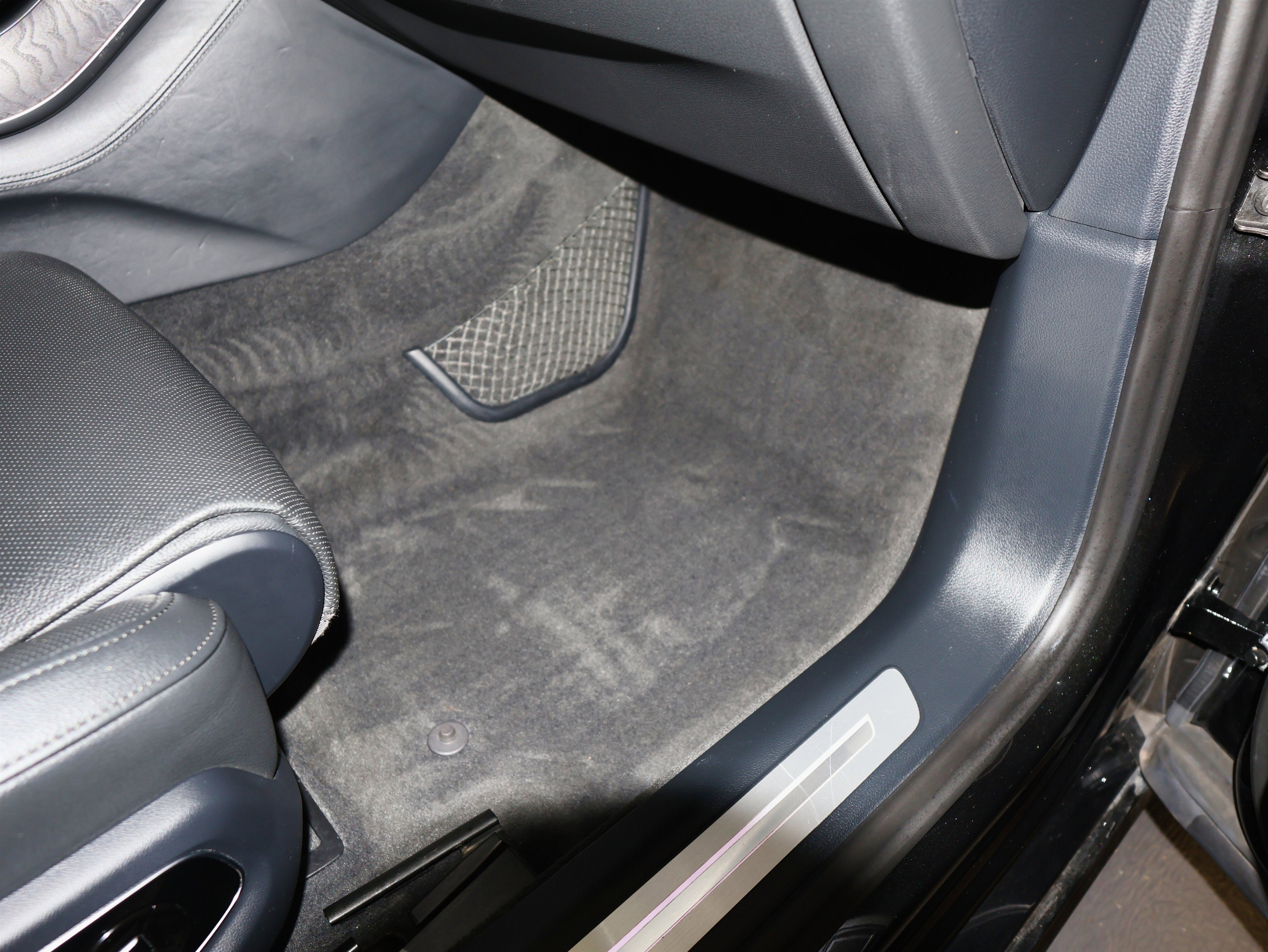 Used 2020 Audi A8 L 4.0T w/ Executive Package image 62