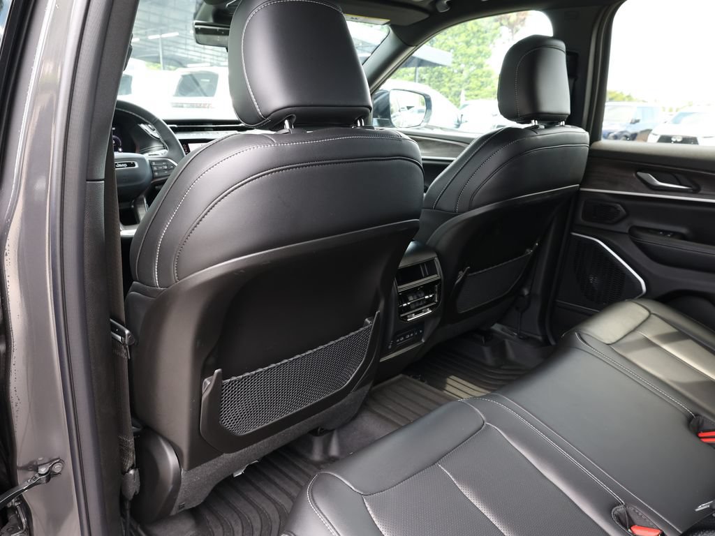 Used 2026 Jeep Grand Cherokee Limited w/ Luxury Tech Group II RWD image 18