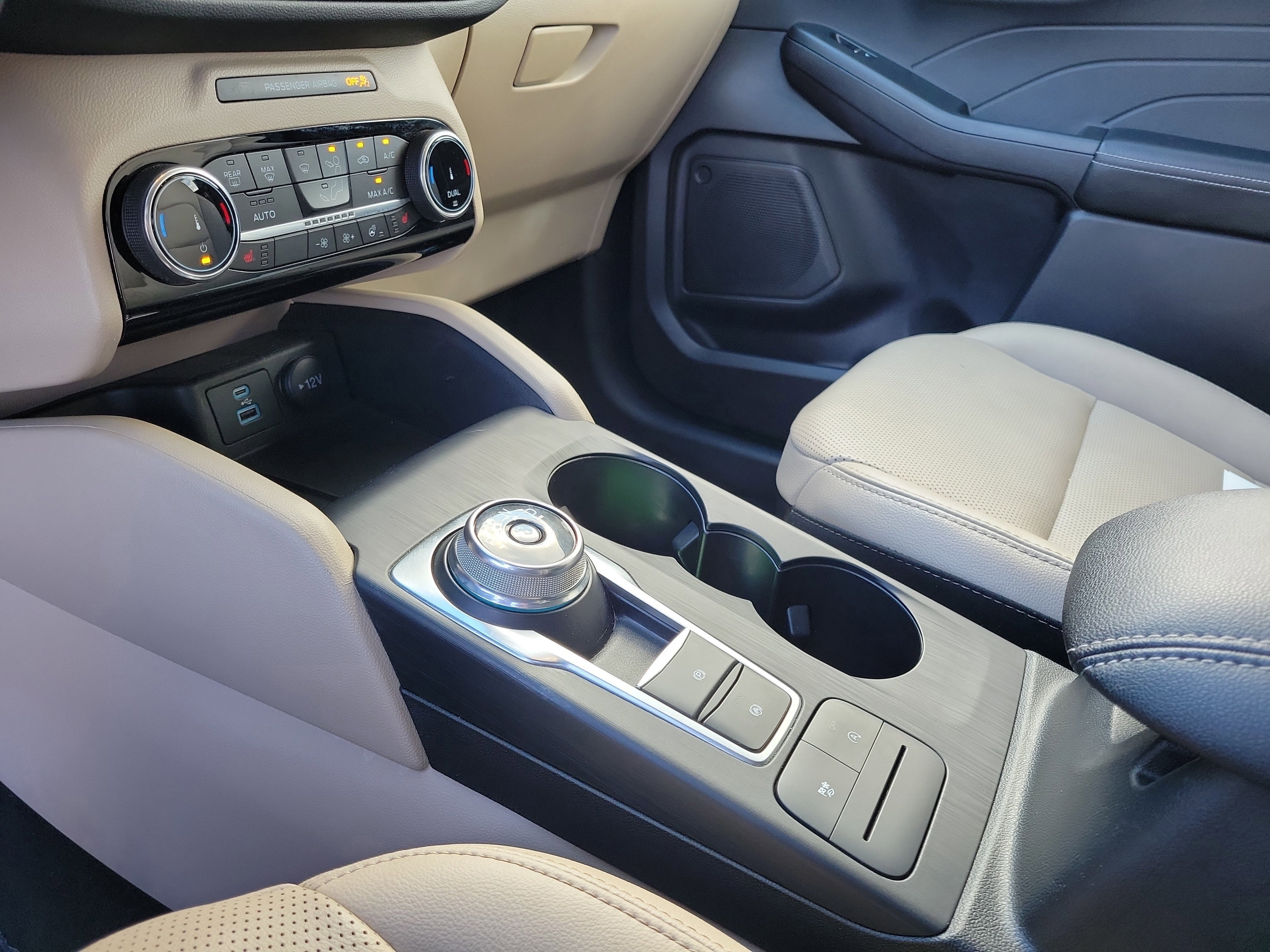 Used 2022 Ford Escape SEL image 29