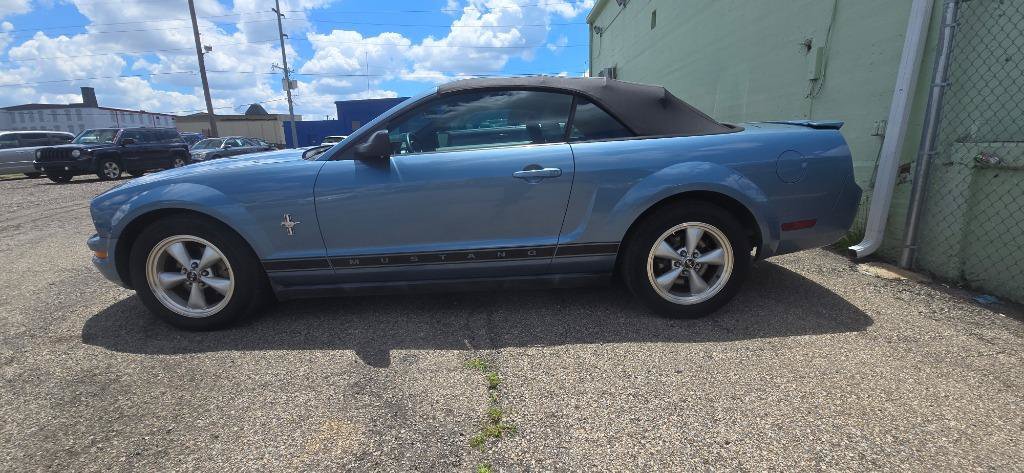 Used 2007 Ford Mustang Convertible RWD image 8