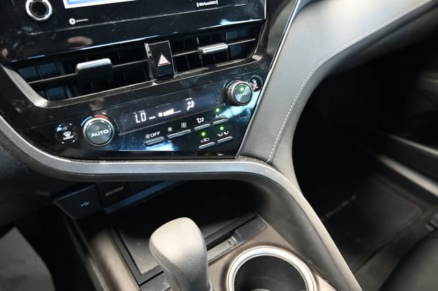 Used 2021 Toyota Camry LE FWD image 17