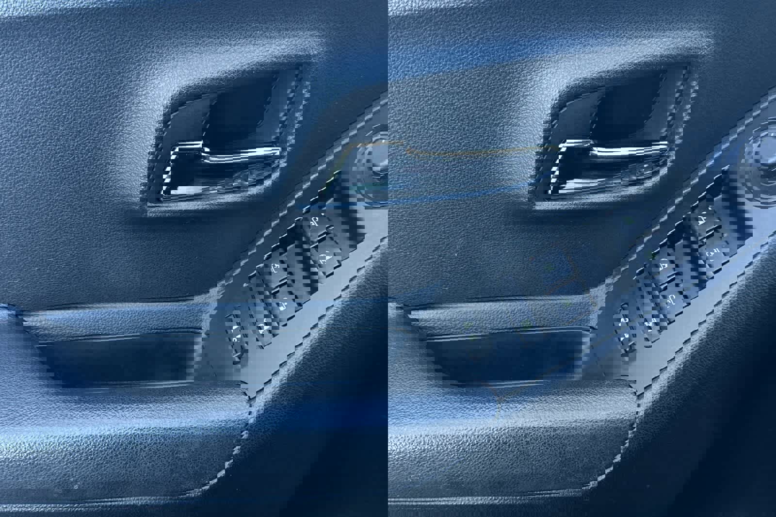 Used 2020 Chevrolet Trax LT w/ LT Convenience Package image 13