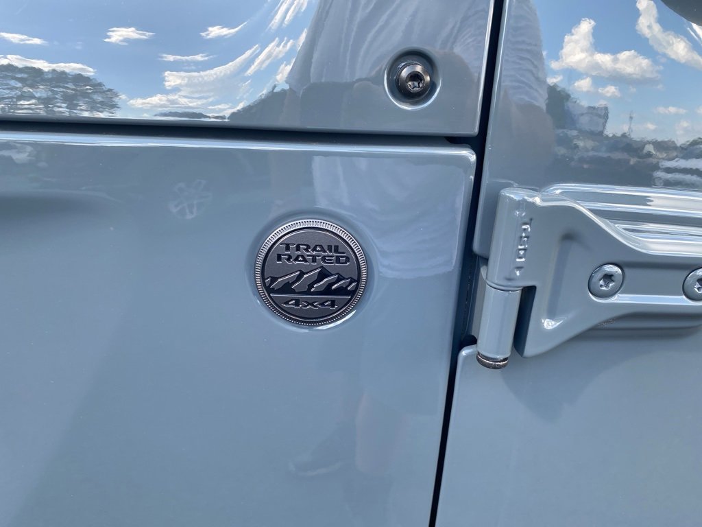 New 2025 Jeep Gladiator Sport image 11